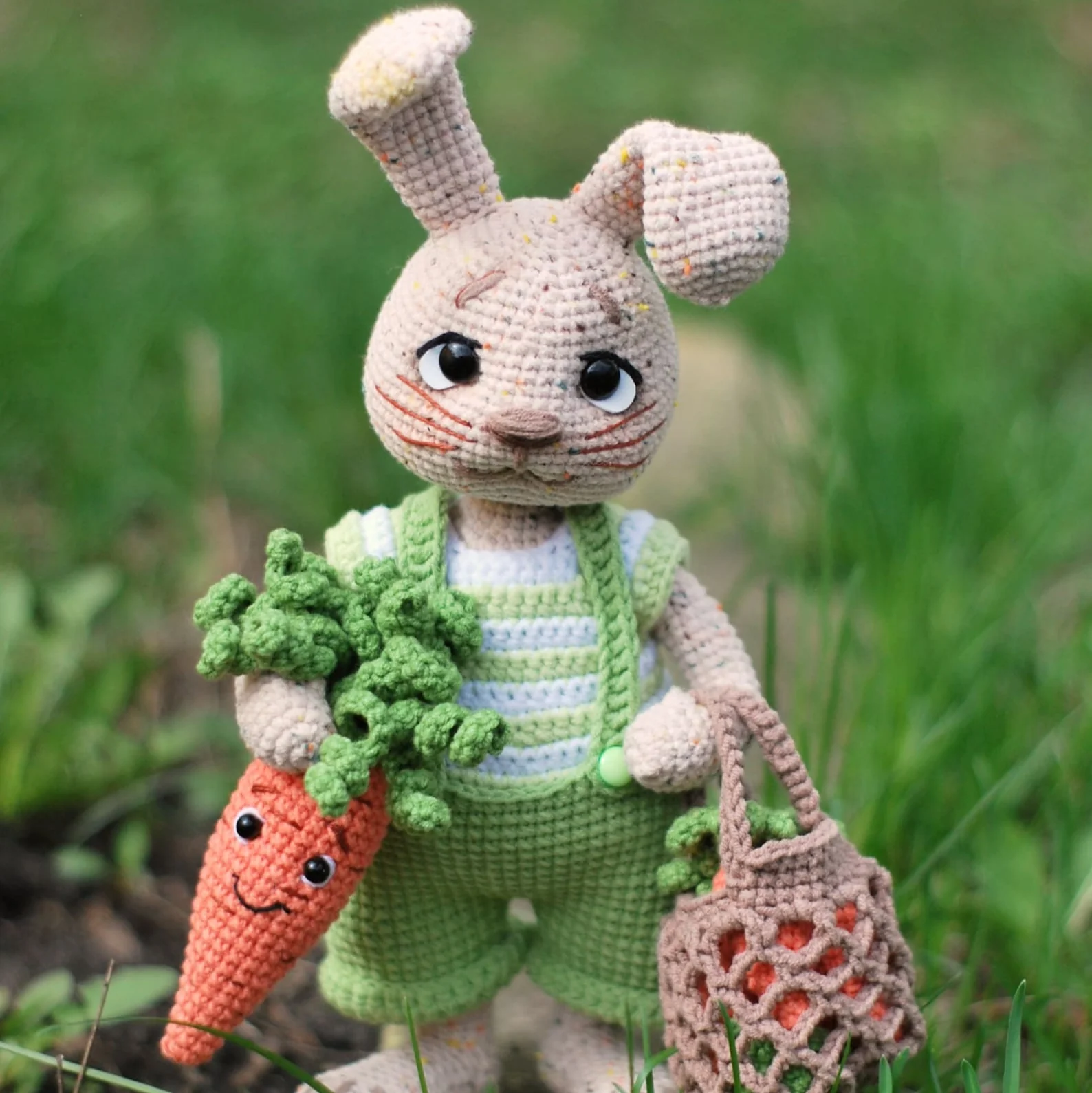 Benny the Bunny — crochet pattern